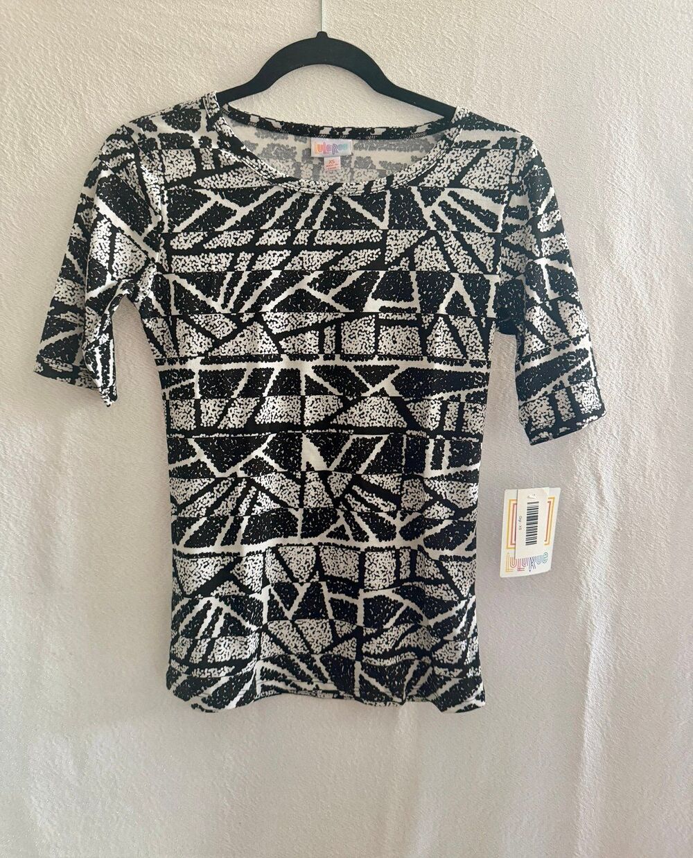NWT Lularoe Gigi top size extra small. Brand new with tags. Size XS.